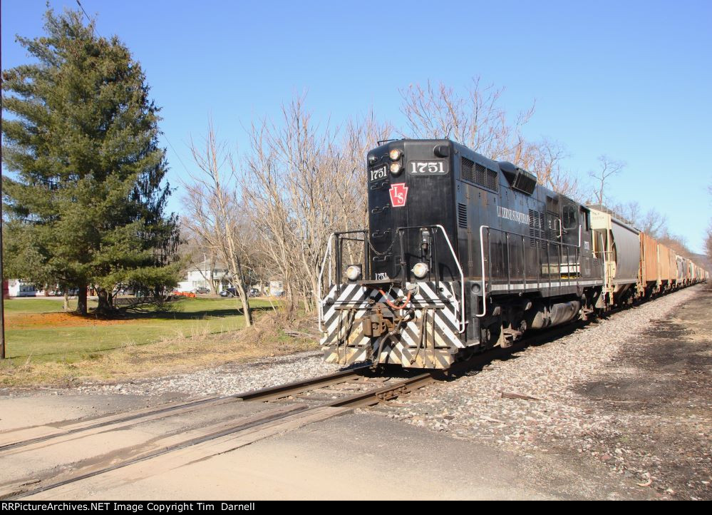 LS 1751 handles a nice size train.